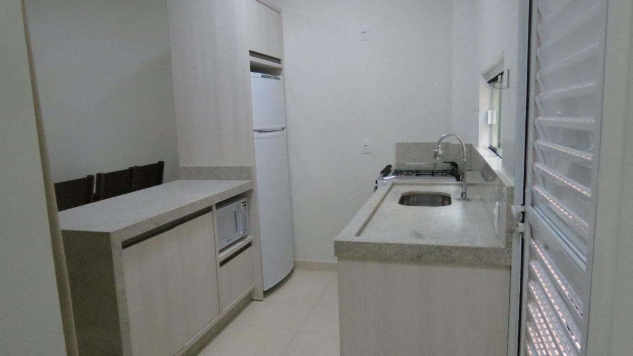 Casas Para Locacao Em Бомбиньяс Экстерьер фото