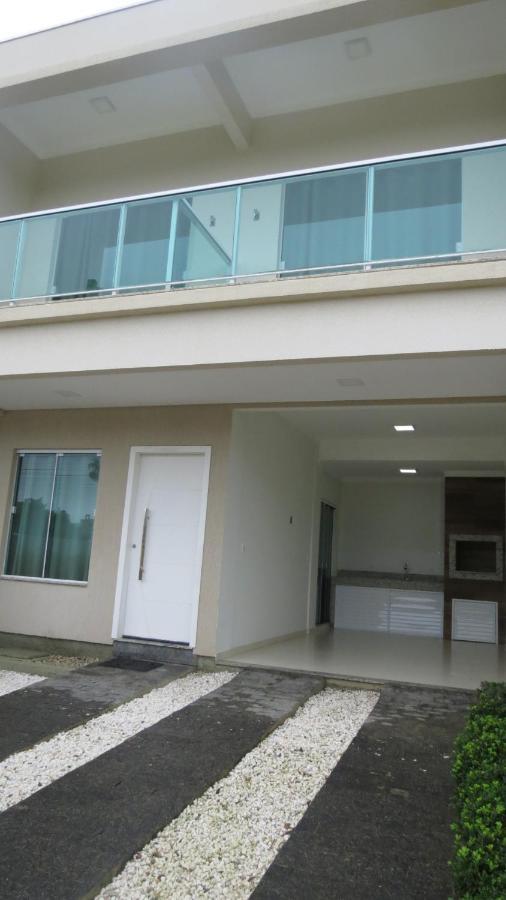 Casas Para Locacao Em Бомбиньяс Экстерьер фото