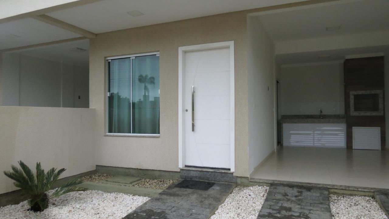 Casas Para Locacao Em Бомбиньяс Экстерьер фото
