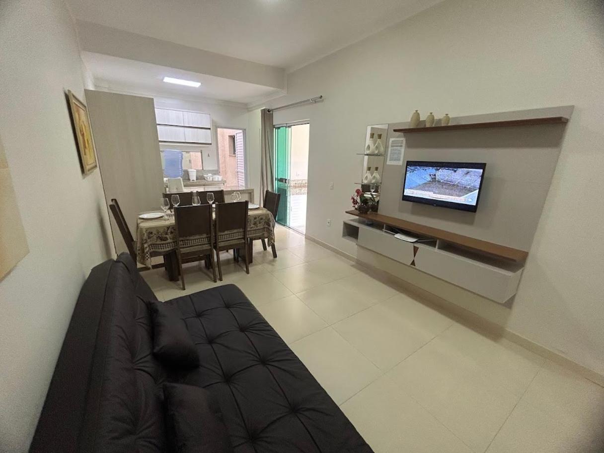 Casas Para Locacao Em Бомбиньяс Экстерьер фото