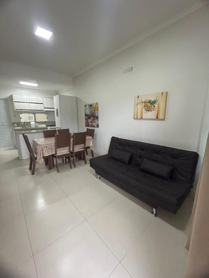 Casas Para Locacao Em Бомбиньяс Экстерьер фото