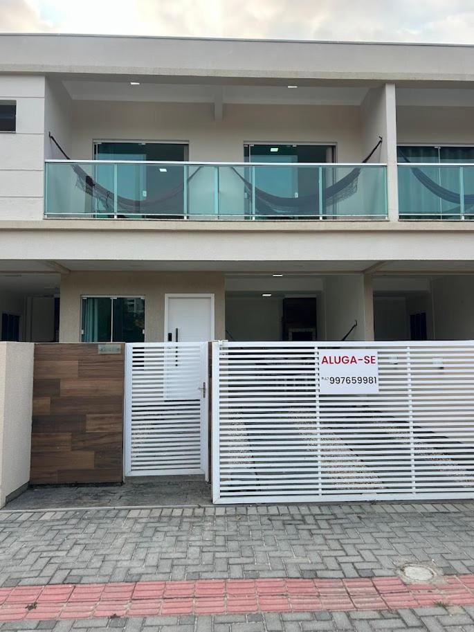 Casas Para Locacao Em Бомбиньяс Экстерьер фото